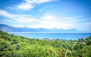 Stunning apartment in Policastro Bussentino with 2 Bedrooms